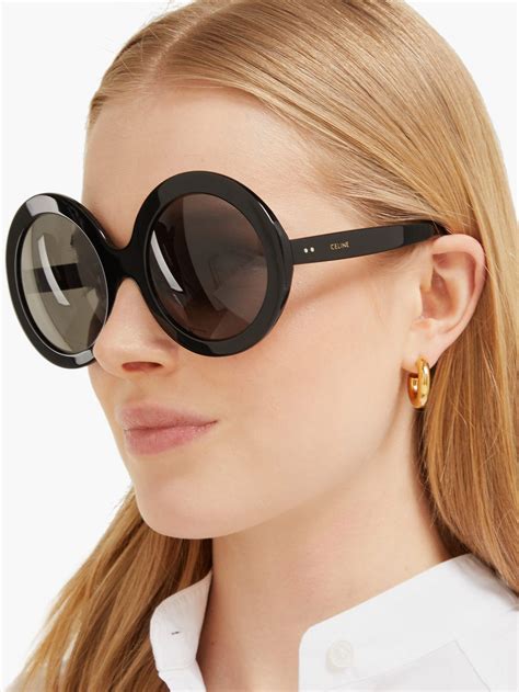 oversized round sunglasses.